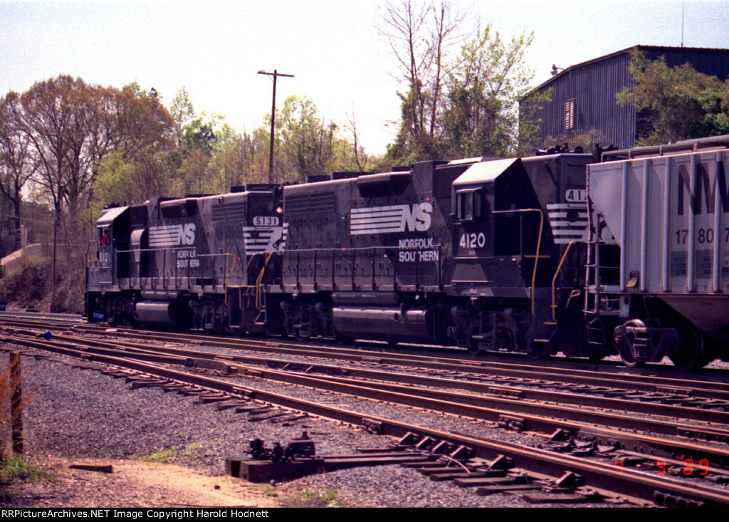 NS 5131 & 4120 work Glenwood yard